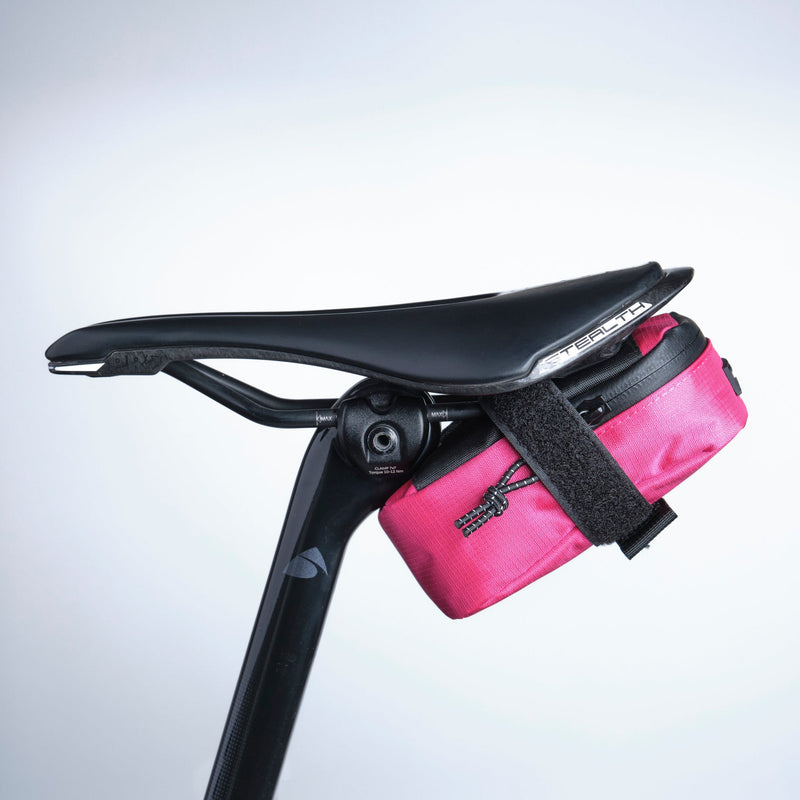 Load image into Gallery viewer, Almsthre Saddle Bag